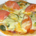 野菜とハムのピザ