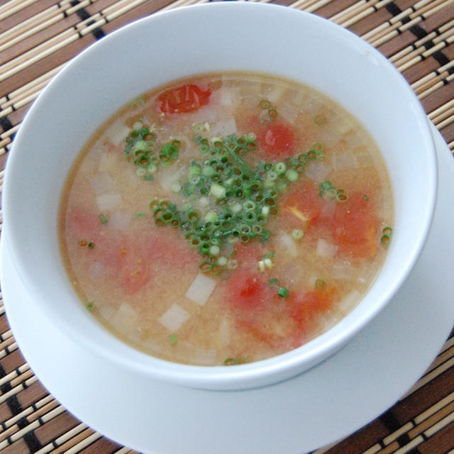 押麦と根菜のトマト味噌スープ