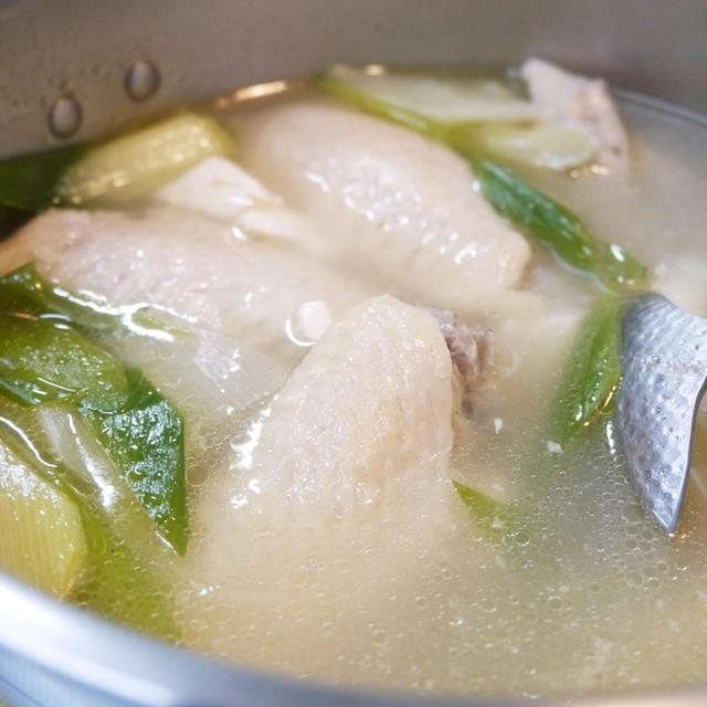 手羽先と豆腐のにんにく煮込みスープ