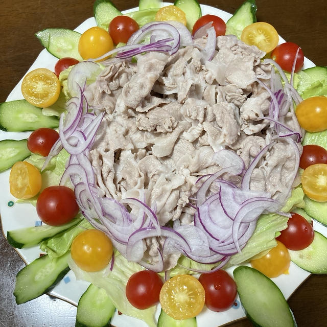 冷しゃぶサラダ・ゴーヤチャンプルー・唐揚げの食卓