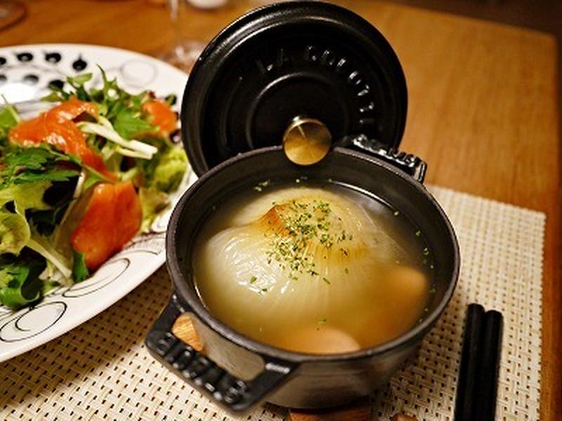 ストウブで新玉ねぎまるごとスープ by あやこさん | レシピブログ - 料理ブログのレシピ満載！