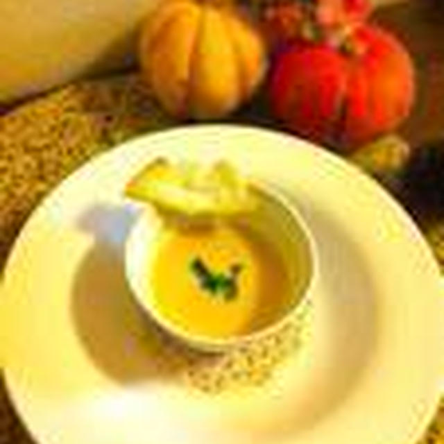 【ハロウィン】ほっこりかぼちゃのスープ　こうもりさんクルトン