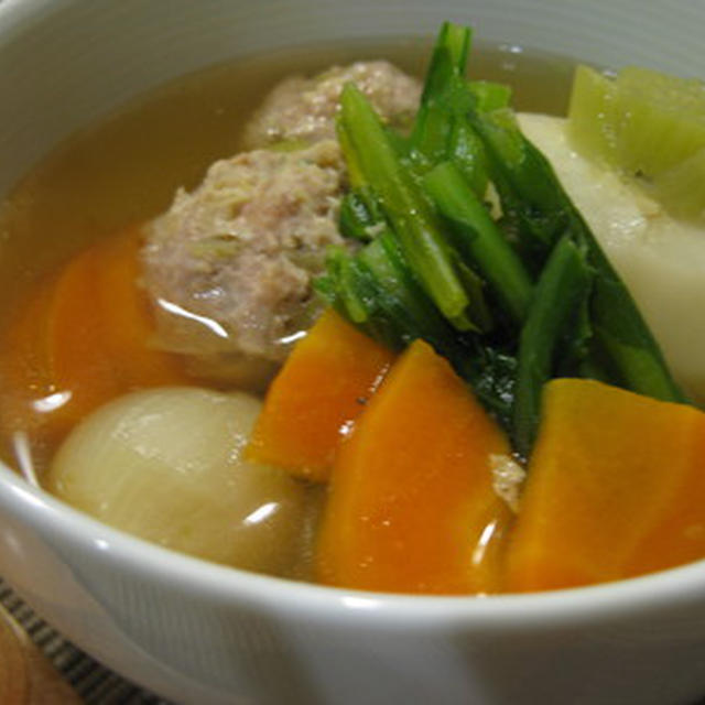 鶏肉団子と野菜のスープ