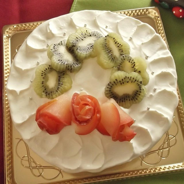 キウイとリンゴのリースのクリスマスケーキ By まんまるらあてさん レシピブログ 料理ブログのレシピ満載