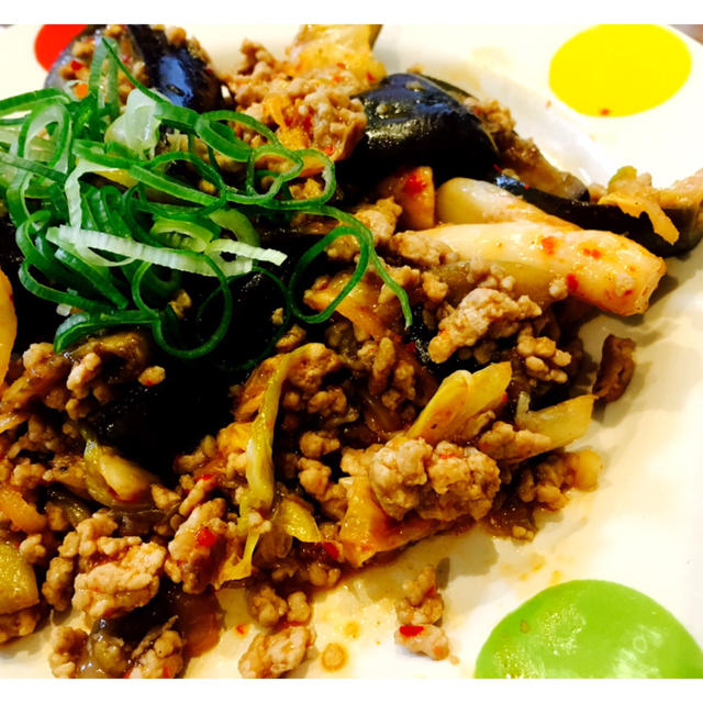 茄子とシメジ・ひき肉 甘辛キムチ炒め