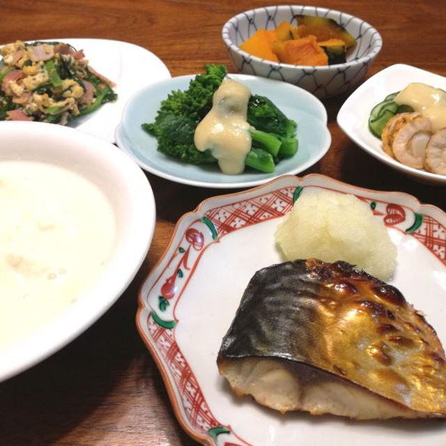 塩サバを焼いて、とうふ豆乳スープ ＆ 副菜4品