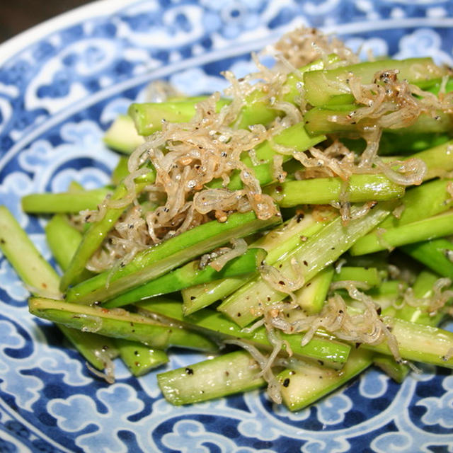 アスパラとじゃこのスパイシー炒め