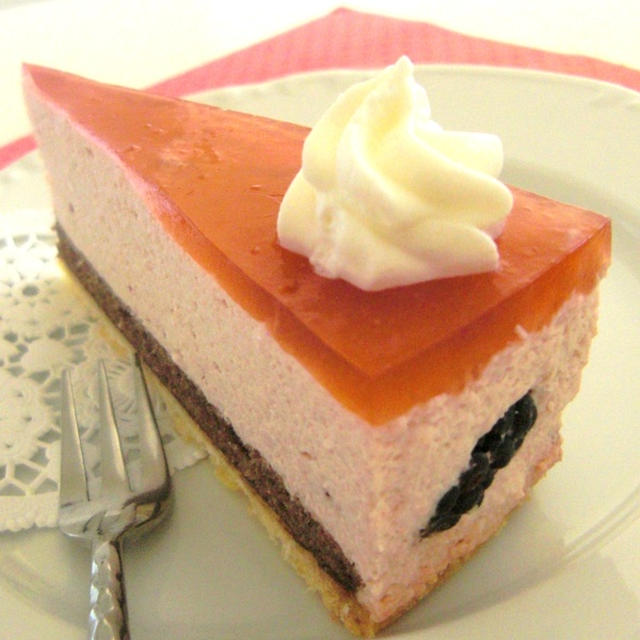 夫の誕生日の苺のレアチーズケーキ＆ココアスポンジ＆ワインゼリー