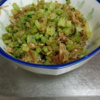 残り物でおかか茎炒め