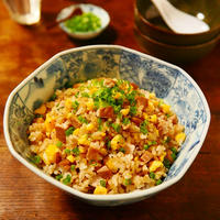 煮汁を煮詰めた濃厚タレをご飯にからめてレンチン！して具を混ぜるだけで簡単に作れる★ミツカン味ぽんさっぱり鶏チャーシューと卵のスパイシー親子チャーハン【レシピ 1715】【レシピブログアワード2018】