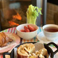 今日は甘い朝食からの始まり～焼きリンゴと地元産苺 by pentaさん