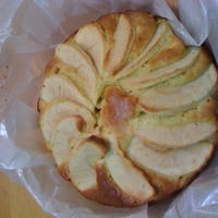 丸ごとリンゴケーキ