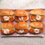 キャベツとえびとトマトのマヨこしょう味バターロールパン（腸活）