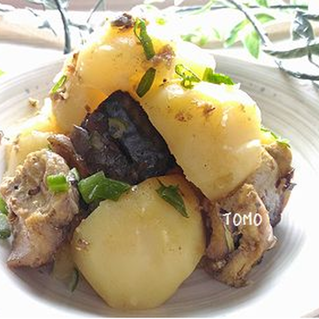 作り置きにも♪じゃがいもとサバ水煮缶のカレー煮