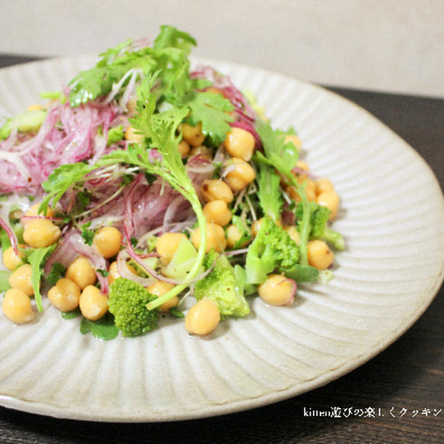 女性特有の不調にはこれ!! ひよこ豆と彩り野菜のサラダ