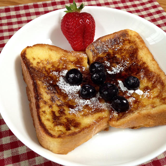 ふわっと甘い香りが漂う♪ いちごオーレでフレンチトースト