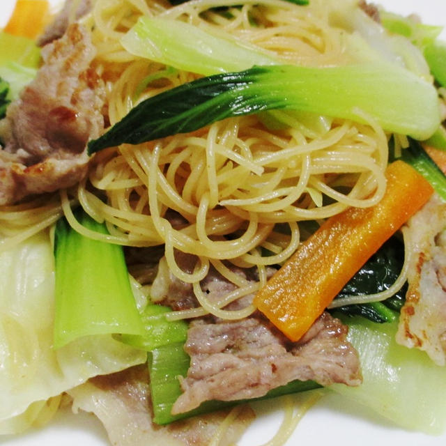 豚肉と青梗菜の焼きビーフン＜即席麺で簡単＞