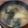 じゃがいもとわかめのみそ汁