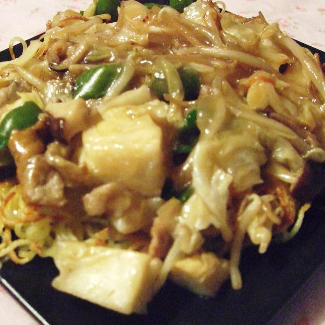 外はカリッ中はツルッ野菜炒めで簡単あんかけ焼きそば！！