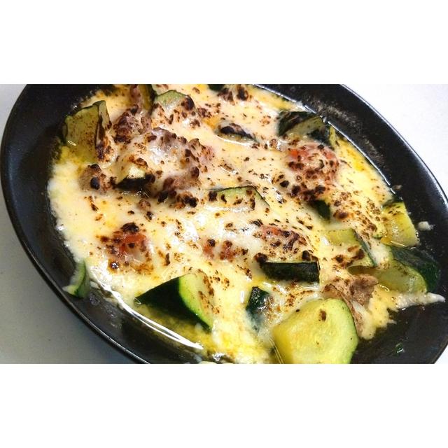 電子レンジで10分！一皿で完成！！ワンパン料理ではなくワン皿料理かな！？豚肉とズッキーニのガーリックチーズ★