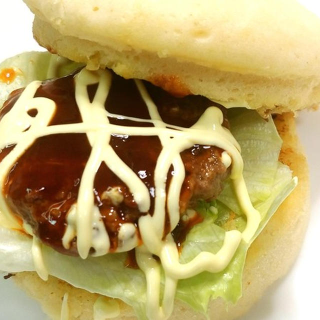 食パンもバンズもなかったので蒸しパンで作りました！即席！蒸しパンバーガー★