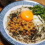 暑い日にさっぱりと♪　梅おろし納豆蕎麦