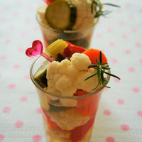 サッパリとした味わい♪白ワイン＆ハーブビネガーの野菜ピクルス