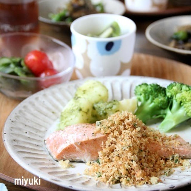 鮭のソテー♪カリカリのパン粉ソース と なすできんぴら風。