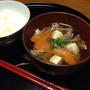 舞茸・にんじん・豆腐の味噌汁