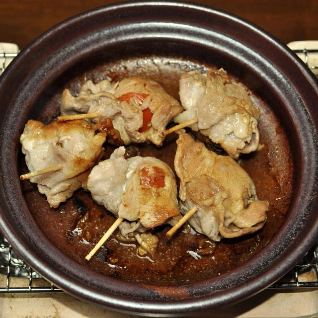 炭火で作る『プチトマトの豚肉巻き』の陶板焼