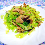 " 豚肉とキャベツ・椎茸の黒胡椒炒め "