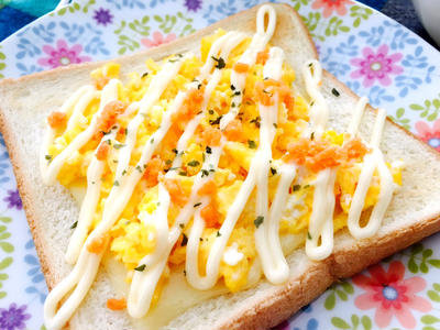 簡単＊egg&cheese鮭のせパン