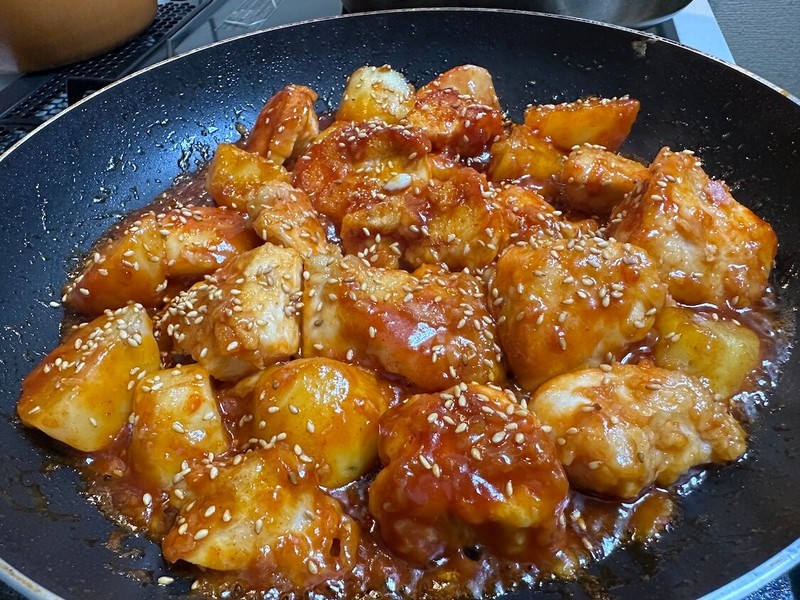 鶏肉とじゃがいもで！ヤンニョムチキン【簡単レシピ】ピリッと甘辛ホクホク〜🥔