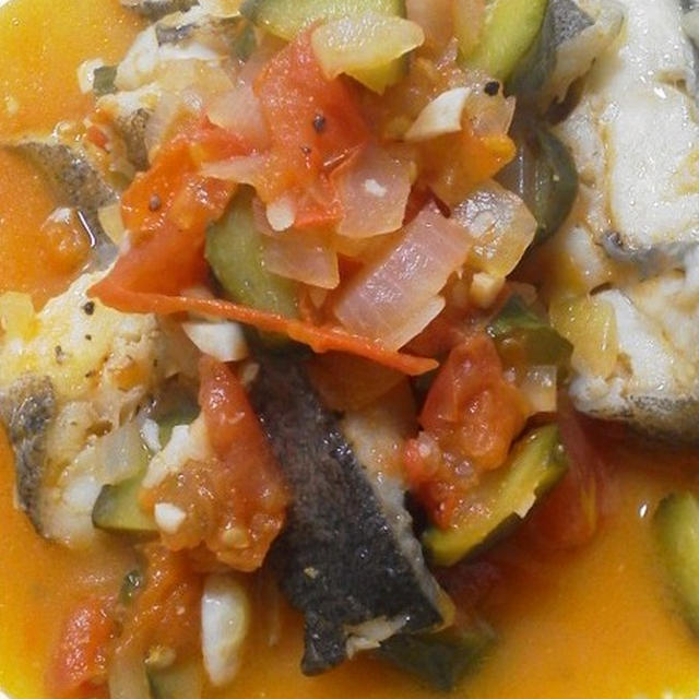 白身魚のスペイン風トマト煮込み