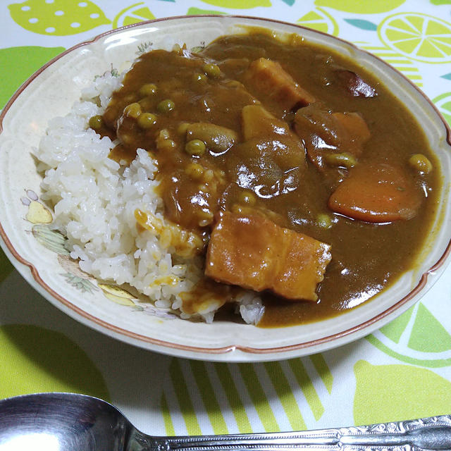 スモークチキンと熟成ベーコンのカレー