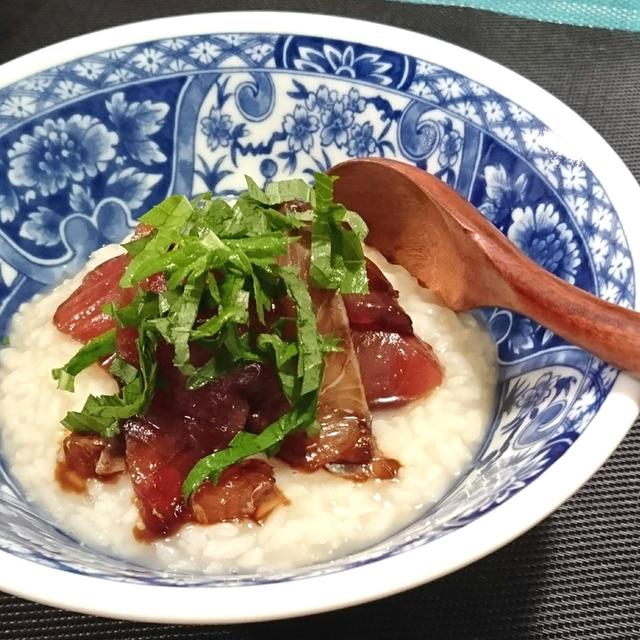 しっかりとったお出汁で炊いたお粥と漬けでかわり丼