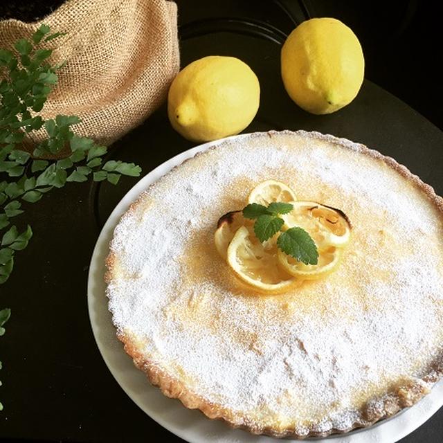 夏のスイ―ツはレモンで・・レモンタルトです。