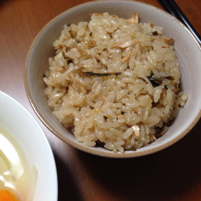 塩昆布とツナのご飯