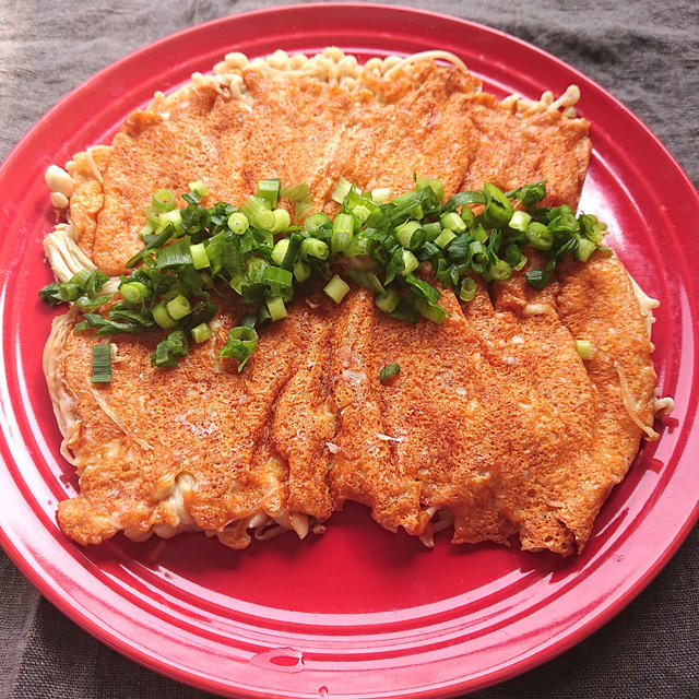 えのきとチーズのパリパリ焼きにネギのせ