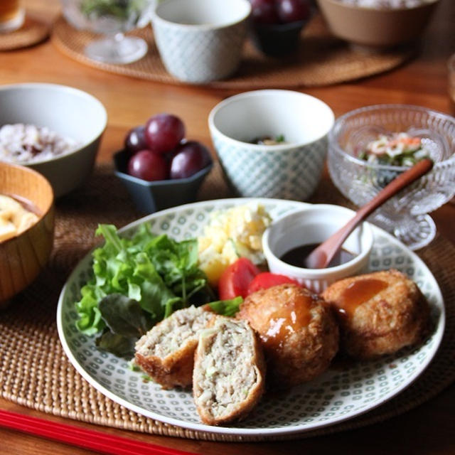 キャベツたっぷりメンチカツ定食。