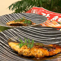 旬を味わう～庭の山椒の葉を摘んで「北海道産生秋鮭白みそ入り木の実焼き」和食ご飯です!!