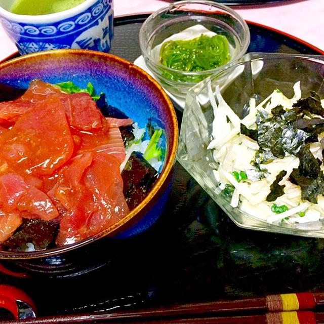 塩分2 025g ダイエット 漬けマグロのちらし寿司と 大根とカニカマ カイワレのサラダと めかぶのランチです By ナタママさん レシピブログ 料理ブログのレシピ満載