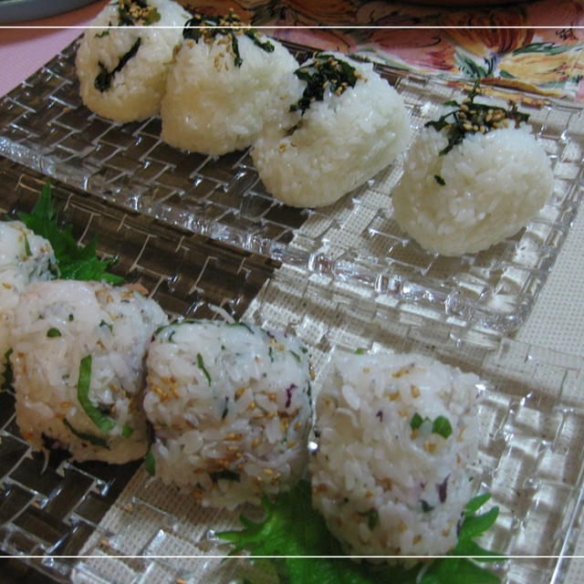 今日の晩御飯（佐渡産こしひかりのおにぎり＆おでん）