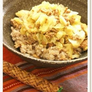 キャベツのそぼろ丼