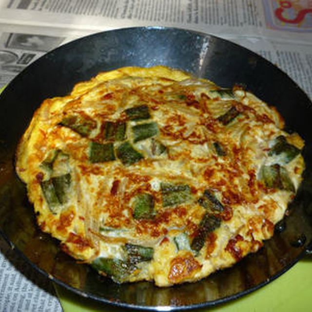 鉄パンでオクラともやしの中卵焼き By Aranjuezさん レシピブログ 料理ブログのレシピ満載