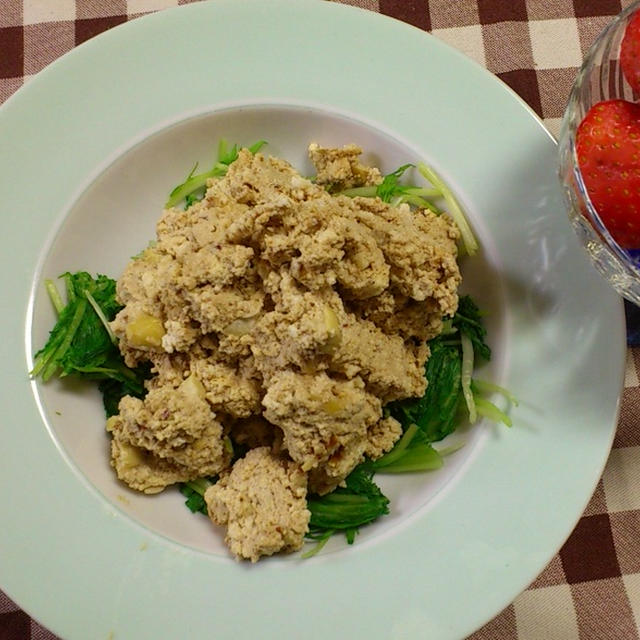 常備のナッツで胡麻味噌豆腐