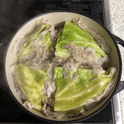 バーミキュラで丸ごとキャベツ煮込み