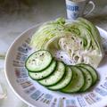 玉葱ドレッシングと緑のサラダ。
