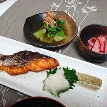 焼き鮭定食風の夕食（Dinner with Grilled Salmon）