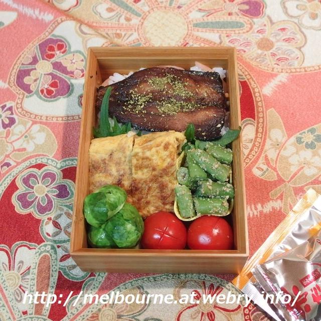 極楽 no うちなーすば　★　お弁当は　鰯のかば焼き